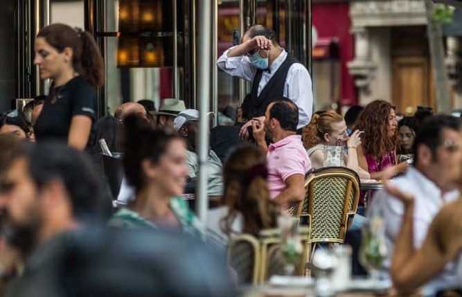 Dịch Covid-19: Hết 11 tuần cách ly, người Pháp nô nức kéo nhau đi... uống cà phê
