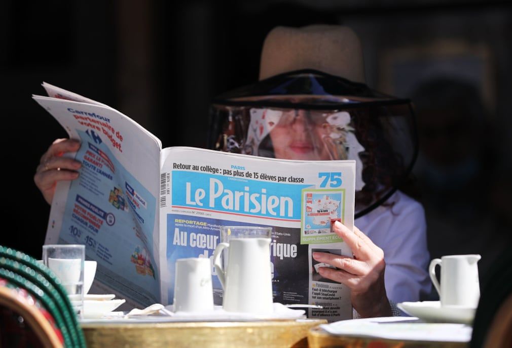 sau 11 tuan cach ly do dich covid 19 nguoi dan phap no nuc keo nhau diuong ca phe