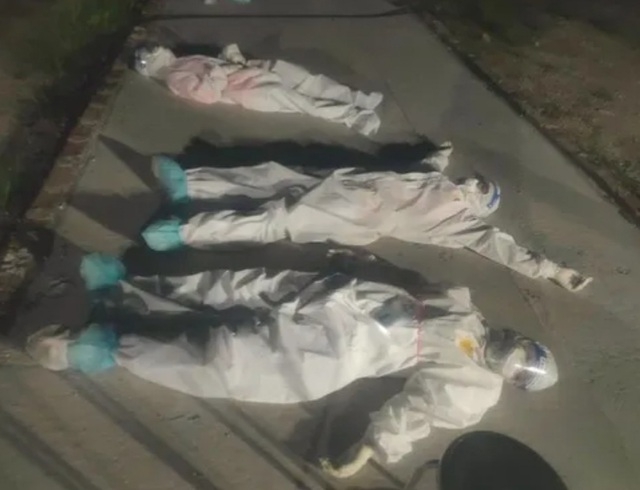 Covid-19 ở Việt Nam: Thời tiết nắng nóng, y, bác sĩ kiệt sức trong bộ đồ bảo hộ Covid-19: Nhói lòng hình ảnh y, bác sĩ kiệt sức trong bộ đồ bảo hộ vì nắng nóng