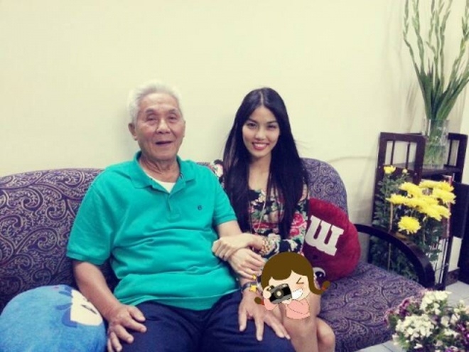 Lan Khuê và ông ngoại. (Nguồn: Dân trí)