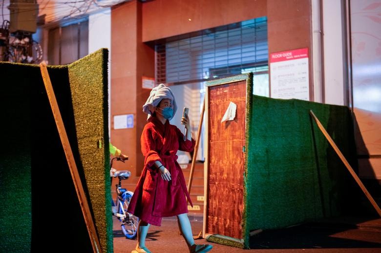 Chính thức dỡ phong tỏa chống Covid-19, người dân Thượng Hải vui mừng trở lại nhịp sống mới