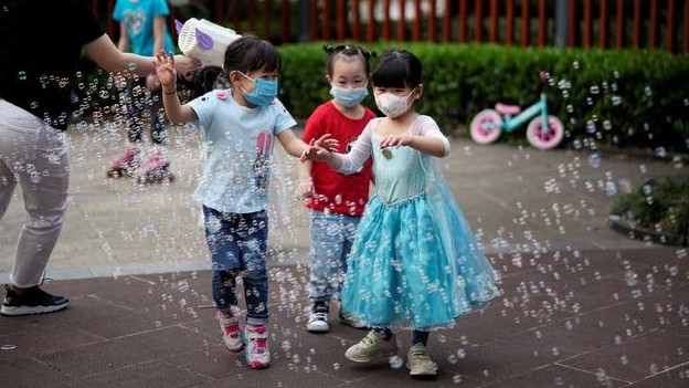 Chính thức dỡ phong tỏa chống Covid-19, người dân Thượng Hải vui mừng trở lại nhịp sống mới