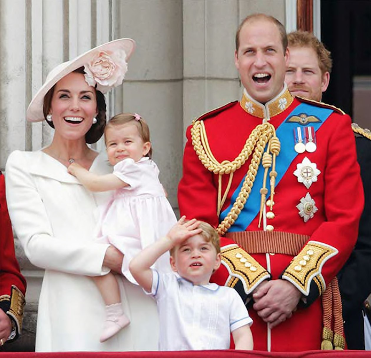 Lần đầu ra mắt của các thành viên Hoàng gia Anh ở Lễ diễu hành mừng sinh nhật Nữ hoàng Elizabeth II