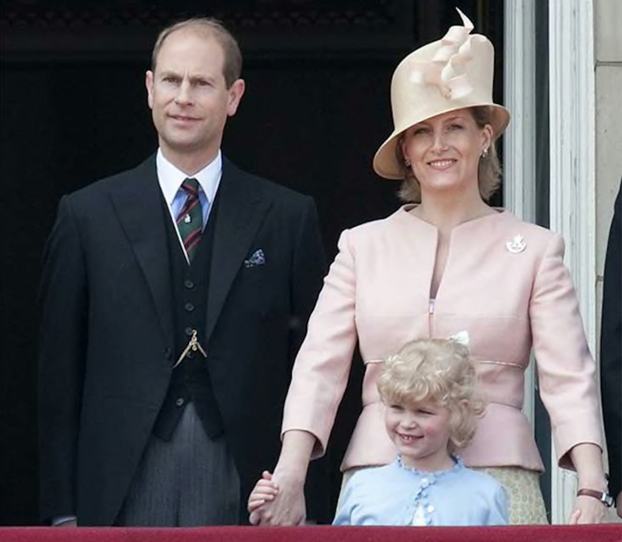 Lần đầu ra mắt của các thành viên Hoàng gia Anh ở Lễ diễu hành mừng sinh nhật Nữ hoàng Elizabeth II