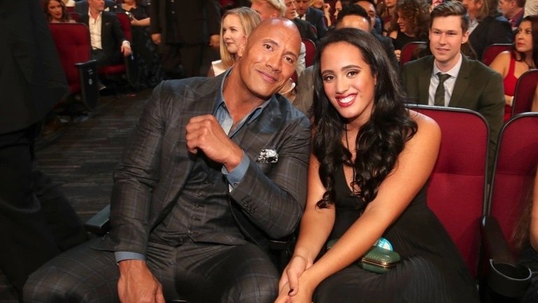 Ái nữ của ‘The Rock’ Dwayne Johnson sắp ra mắt làng đấu vật