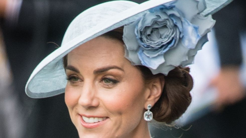 20 chiếc mũ đẹp nhất mọi thời đại của các thành viên Hoàng gia Anh