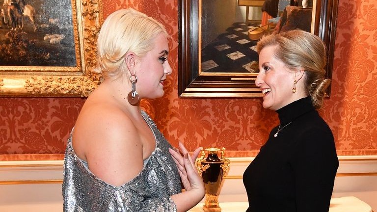 Hoàng gia Anh: Gu thời trang sành điệu của vợ hoàng tử Edward