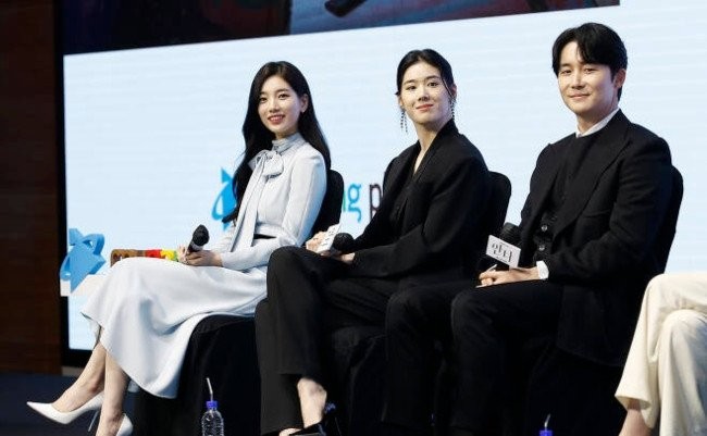 Nam diễn viên Kim Jun Han gần đây đã xuất hiện trong bộ phim truyền hình ăn khách Hospital Playlist.