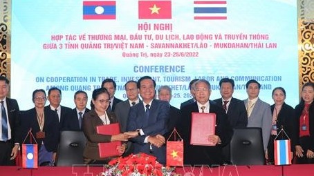 Thắt chặt quan hệ hợp tác toàn diện giữa 3 tỉnh Quảng Trị - Savannakhet – Mukdahan