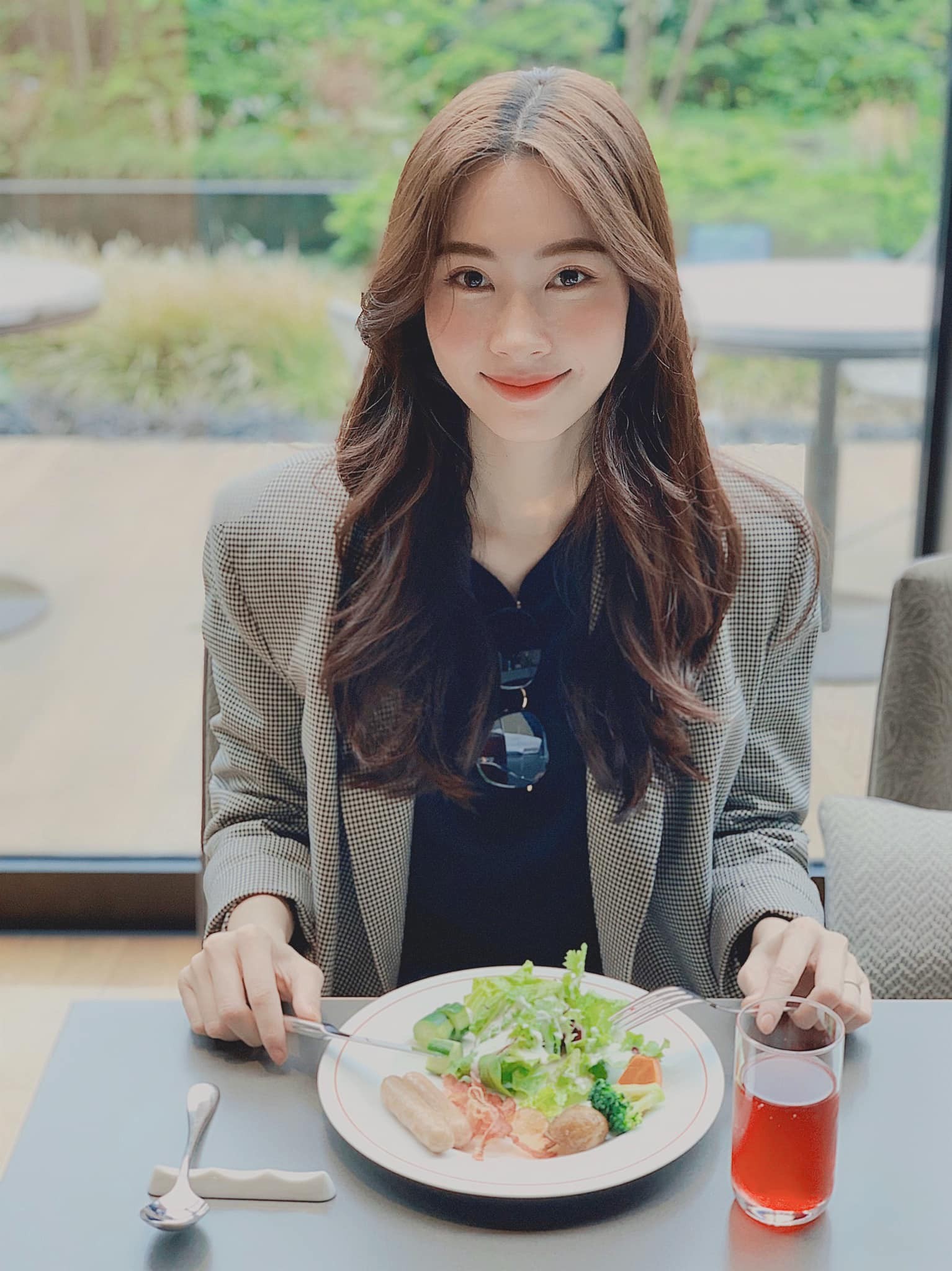 Loạt ảnh đời thường trong veo gây sốt của Hoa hậu Đặng Thu Thảo