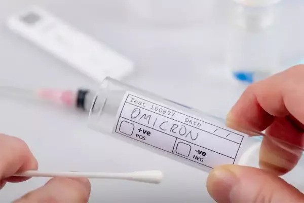 Không ai được bảo vệ hoàn toàn trước biến thể BA.5. (Nguồn: The Guardian)