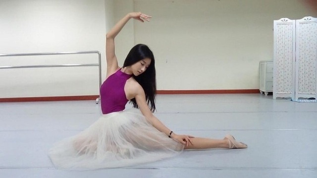 Nữ chính phim Hàn 'Điên thì có sao' khoe vòng eo siêu nhỏ