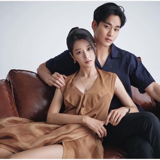 Nữ chính phim Hàn 'Điên thì có sao' khoe vòng eo siêu nhỏ