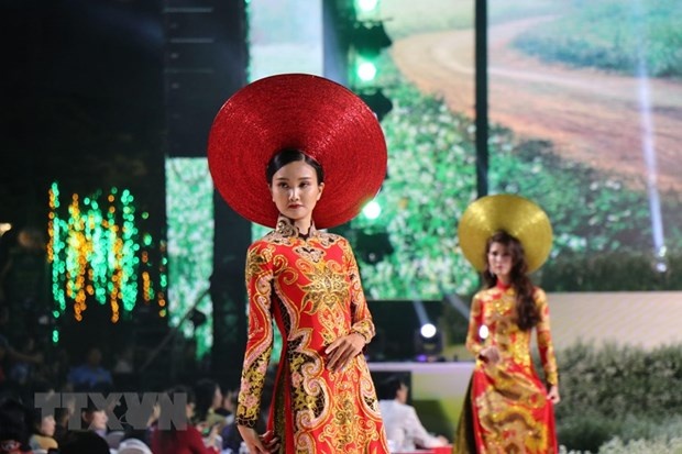 ao dai bieu tuong van hoa gan voi hinh tuong phu nu viet nam 1