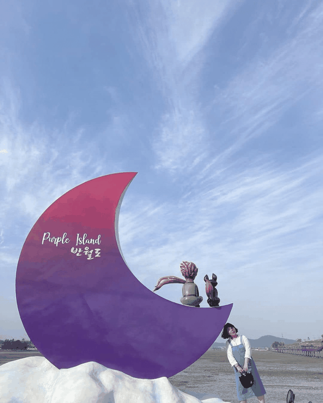 Khung cảnh 'hút hồn' các tín đồ du lịch của hòn đảo 'tím lịm tim'