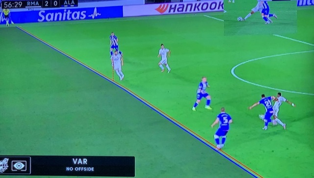 Tình huống công nghệ VAR xác định Benzema không việt vị tranh cai nay lua ve hai ban thang giup real madrid chien thang 2