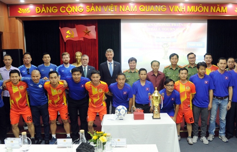 Giao hữu bóng đá - Tăng cường sự gắn kết giữa Bộ Công an và các cơ quan đại diện của nước ngoài