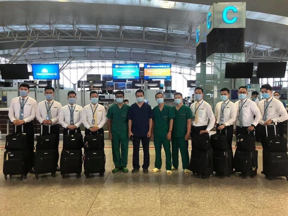 Covid-19: Hình ảnh đoàn bay lên đường hỗ trợ hơn 200 công dân Việt ở tại Guinea Xích đạo về nước Covid-19: Hình ảnh đoàn bay lên đường hỗ trợ 219 công dân Việt Nam từ Guinea Xích đạo về nước