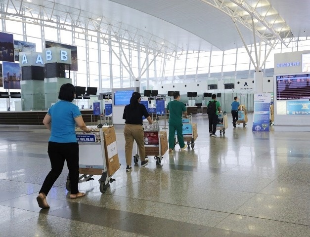 Covid-19: Hình ảnh đoàn bay lên đường hỗ trợ hơn 200 công dân Việt ở tại Guinea Xích đạo về nước Covid-19: Hình ảnh đoàn bay lên đường hỗ trợ 219 công dân Việt Nam từ Guinea Xích đạo về nước