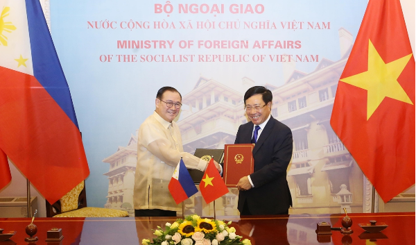 Việt Nam   Philippines: 45 năm qua những bức ảnh