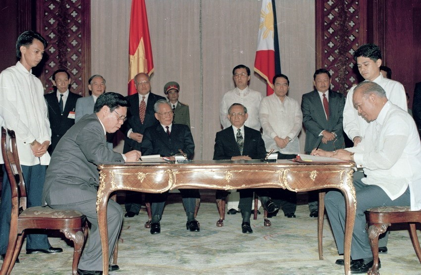 Việt Nam   Philippines: 45 năm qua những bức ảnh