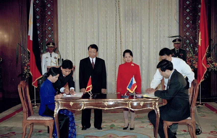 Việt Nam - Philippines: 45 năm qua những bức ảnh