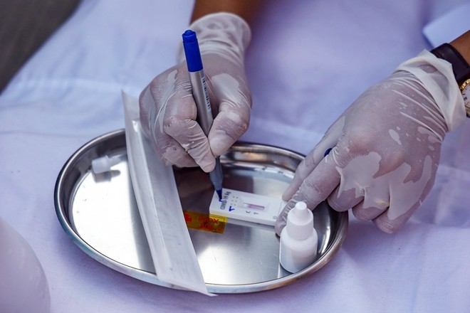 Hà Nội khẩn trương khoanh vùng, truy vết các trường hợp liên quan đến ca mắc Covid-19