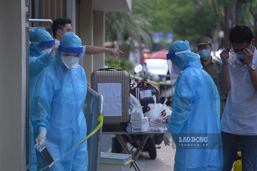 Hà Nội khẩn trương khoanh vùng, truy vết các trường hợp liên quan đến ca mắc Covid-19