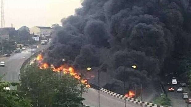 Vụ nổ xe chở nhiên liệu ở Kenya làm 13 người chết