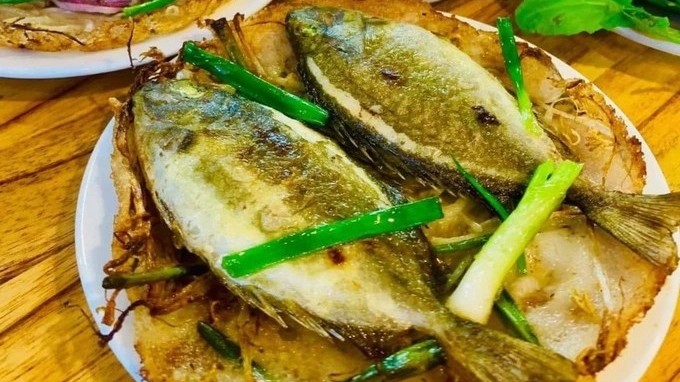 Độc đáo món bánh khoái cá kình của làng Chuồn, Huế