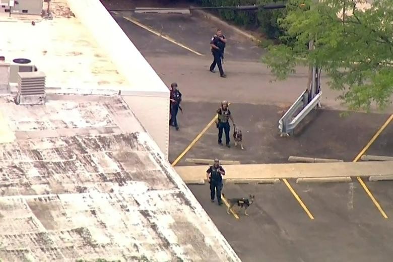 Cận cảnh vụ xả súng ở Chicago, Mỹ