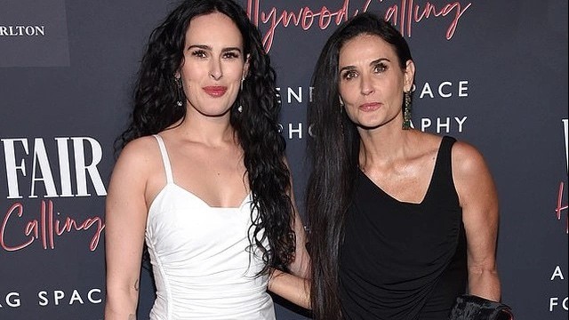 Demi Moore tiết lộ bí quyết tươi trẻ ở tuổi 60