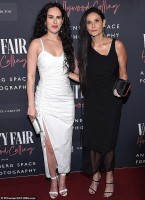 Demi Moore tiết lộ bí quyết tươi trẻ ở tuổi 60