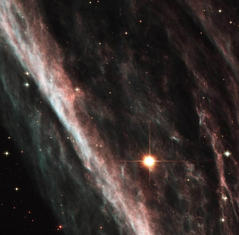 'Phiêu lưu' trong không gian qua các bức ảnh từ kính viễn vọng Hubble