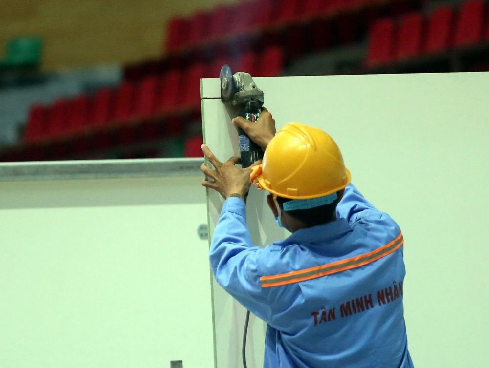 Covid-19: Đà Nẵng lắp đặt bệnh viện dã chiến tại Cung thể thao Tiên Sơn