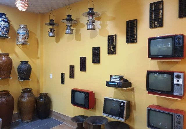 Độc đáo căn nhà được 'phủ kín' hàng nghìn món đồ cổ ở Việt Nam