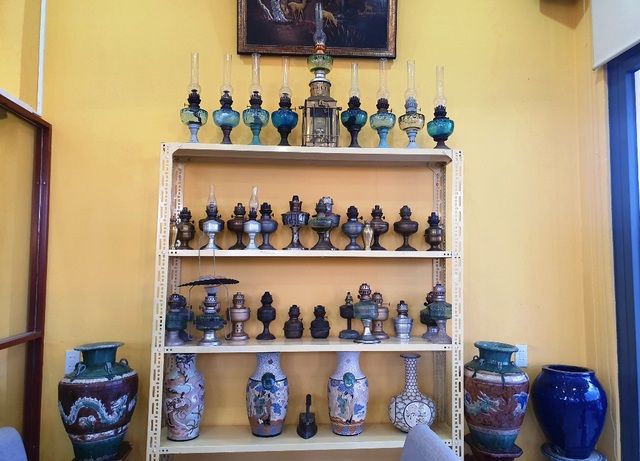 Độc đáo căn nhà được 'phủ kín' hàng nghìn món đồ cổ ở Việt Nam