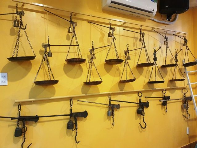 Độc đáo căn nhà được 'phủ kín' hàng nghìn món đồ cổ ở Việt Nam