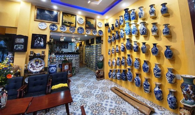 Độc đáo căn nhà được 'phủ kín' hàng nghìn món đồ cổ ở Việt Nam