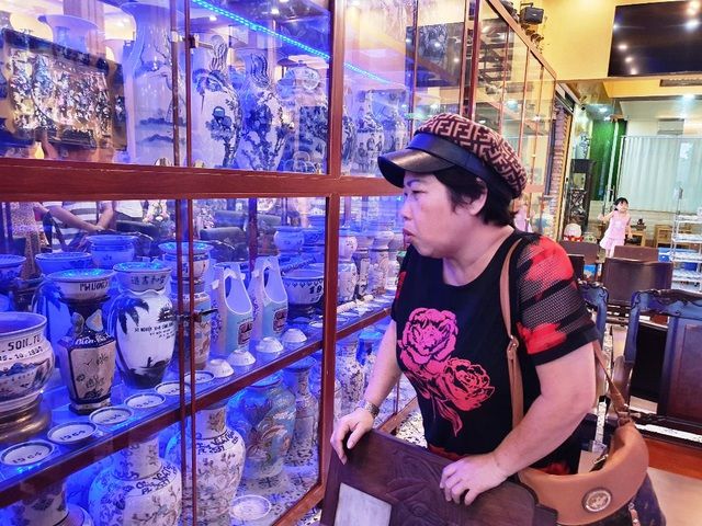 Độc đáo căn nhà được 'phủ kín' hàng nghìn món đồ cổ ở Việt Nam