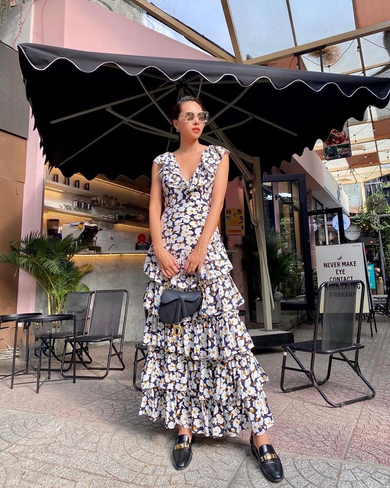 Street style sao Việt: Hoa hậu Mỹ Linh yêu kiều, Hà Tăng trẻ trung như gái teen, Tóc Tiên khoe dáng đồng hồ cát