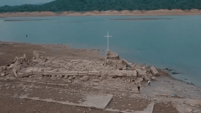 thi tran co 300 nam tuoi chim cach day nua the ky dot nhien noi len giua ho o philippines 2