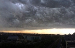 Dự báo thời tiết 30-31/8: Cảnh báo mưa dông ở vùng núi Bắc Bộ và Hà Nội