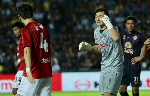 Đặng Văn Lâm xuất sắc giúp Muangthong United thắng kình địch Buriram United