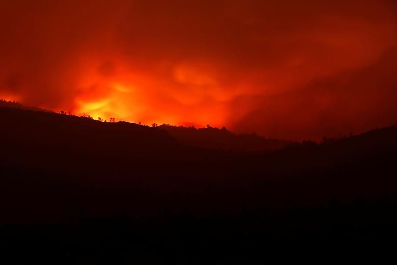 Đang căng mình chống dịch Covid-19, bang California lại phải đối mặt với đám cháy rừng lớn kỷ lục Đang căng mình chống dịch Covid-19, bang California lại phải đối mặt với đám cháy rừng lớn kỷ lục