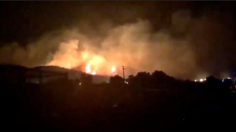 Đang căng mình chống dịch Covid-19, bang California lại phải đối mặt với đám cháy rừng lớn kỷ lục Đang căng mình chống dịch Covid-19, bang California lại phải đối mặt với đám cháy rừng lớn kỷ lục