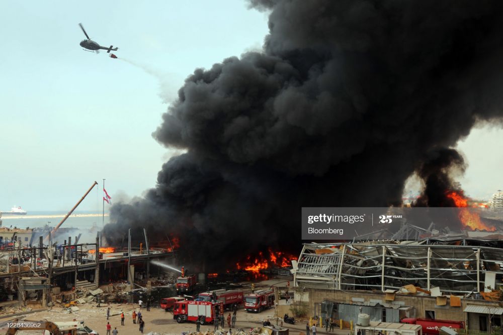 hinh-anh-ngun-ngut-khoi-lua-tai-cang-beirut-nan-nhan-cua-vu-no-kinh-hoang-hom-48-20