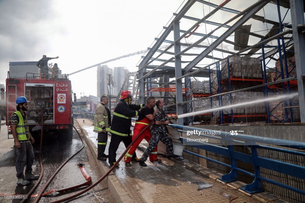 hinh-anh-ngun-ngut-khoi-lua-tai-cang-beirut-nan-nhan-cua-vu-no-kinh-hoang-hom-48-6