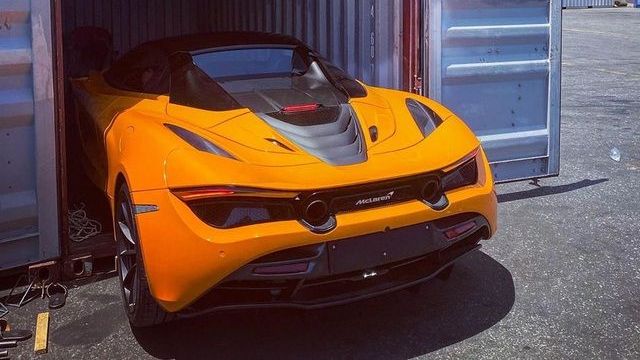 Đại gia Việt vung tiền 'tậu' xe sang bất chấp Covid-19