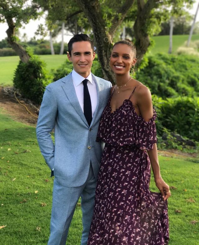 'Thiên thần nội y' Jasmine Tookes khoe tin vui đã đính hôn